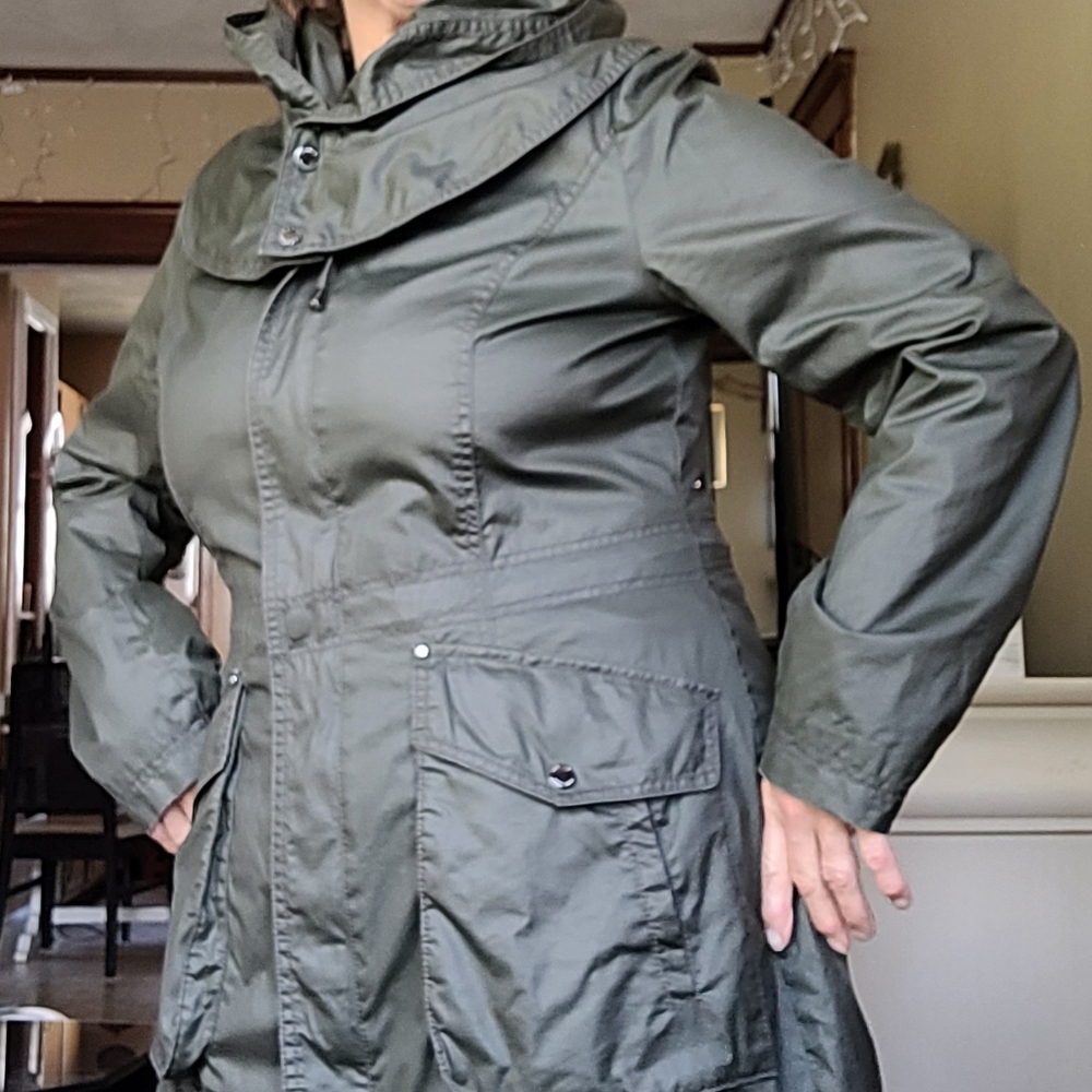 Laundry raincoat, size large